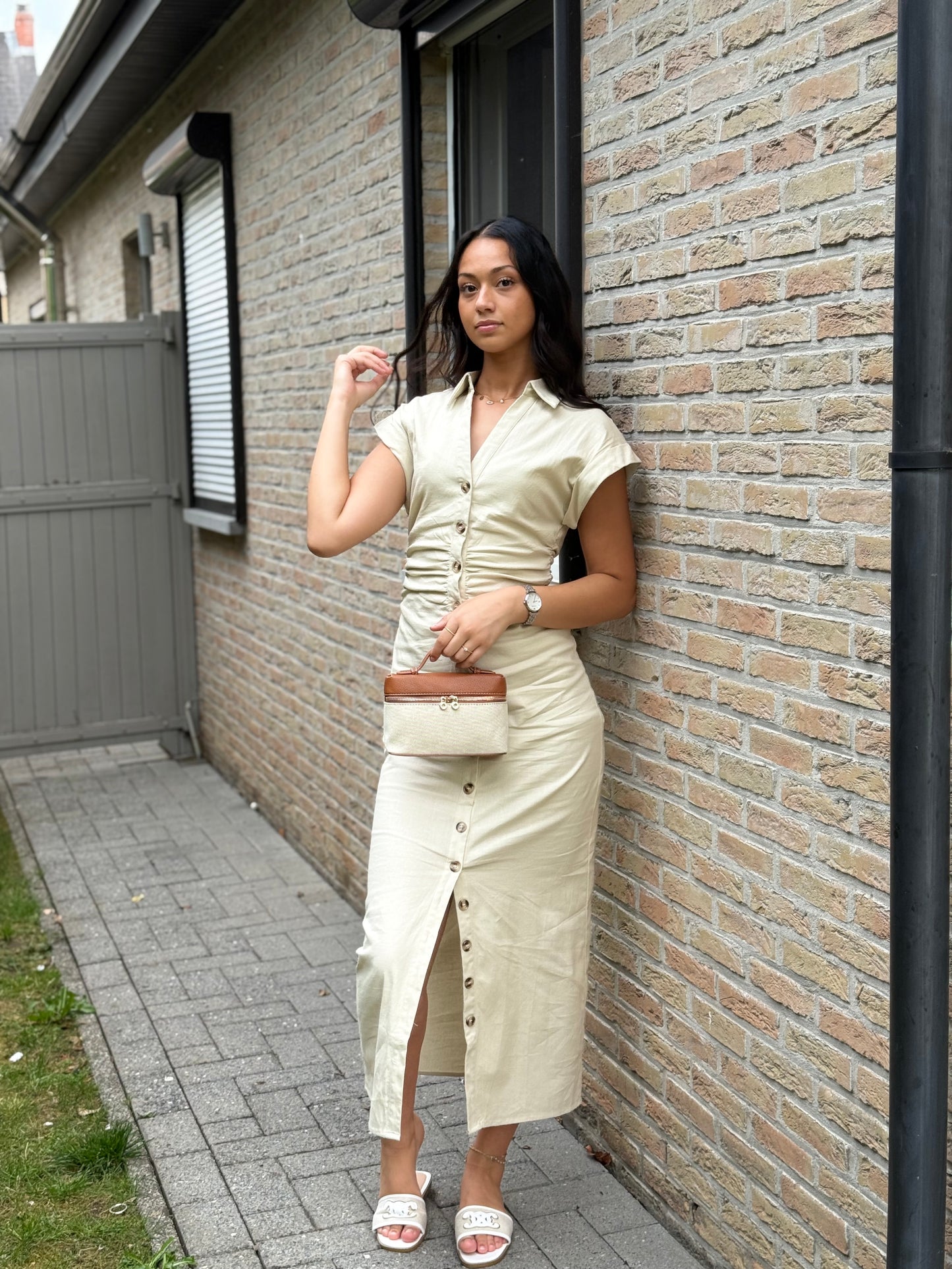 Robe beige plissée